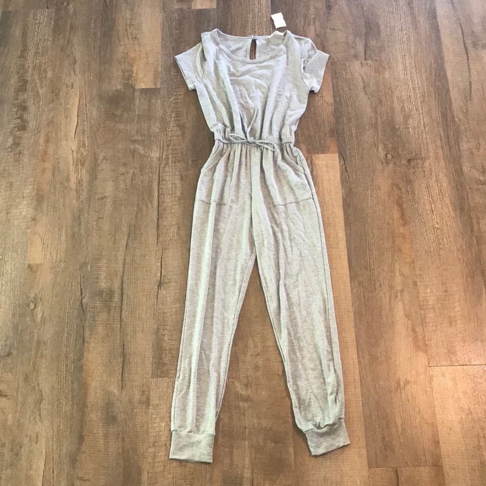 NWT SHORT SLEEVE GREY JUMPSUIT